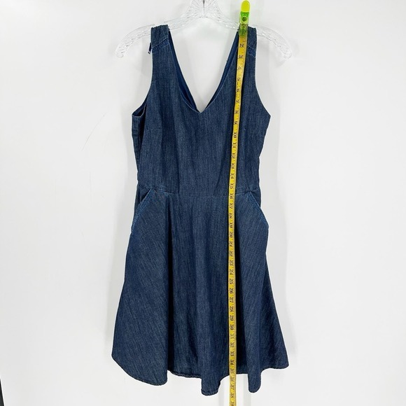 Vineyard Vines Blue Chambray Cotton V-Neck Sleeveless Fit & Flare Dress Size 4 - Picture 11 of 15